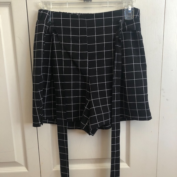 Shorts - Picture 2 of 3